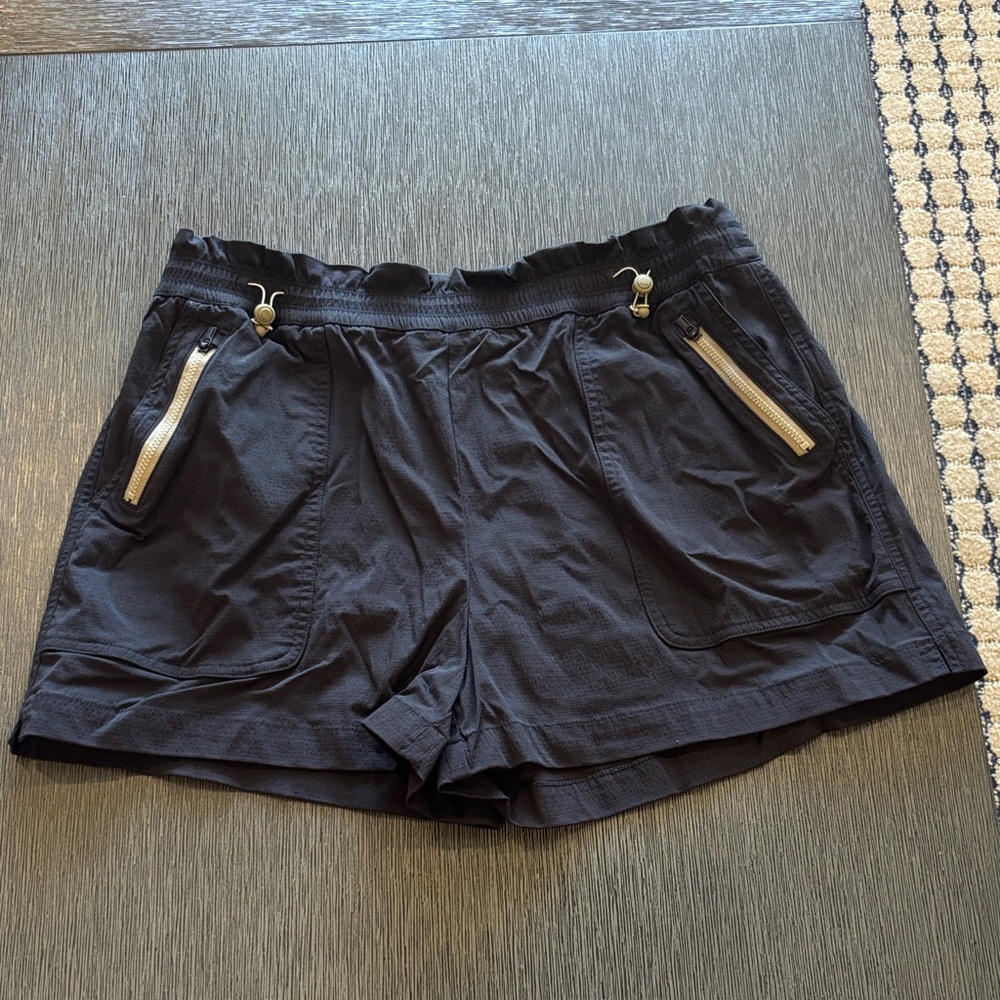 Athleta Parachute High Rise Short Black Size Medium NWOT